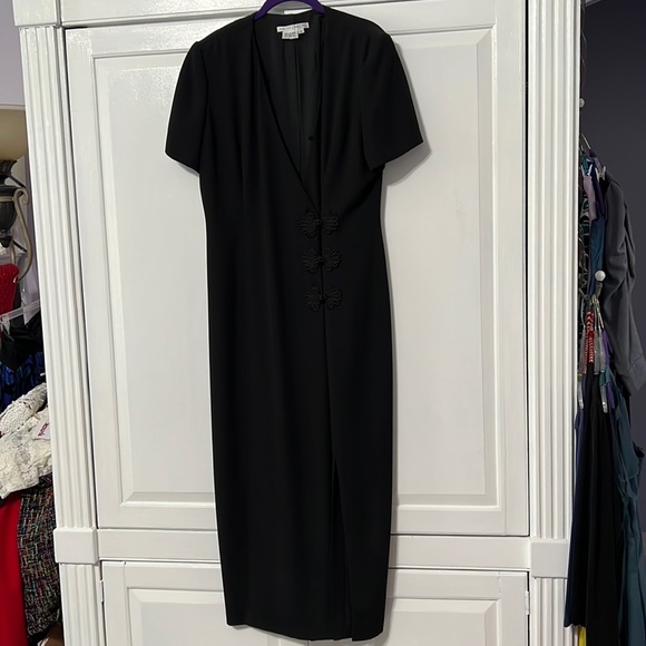 Maggie London Short-Sleeved V-Neck Black Column Partial Wrap Dress - Picture 6 of 8